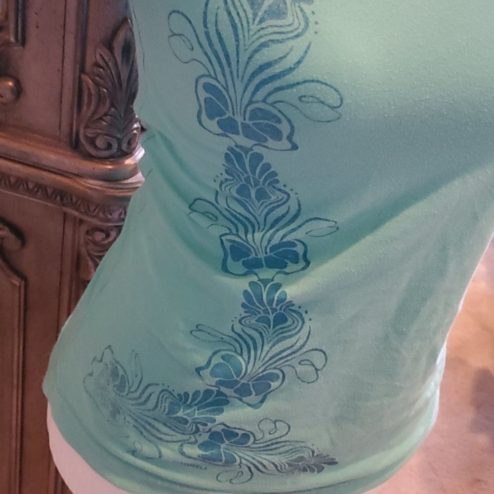 Merrell XS t-shirt.  - Picture 2 of 4
